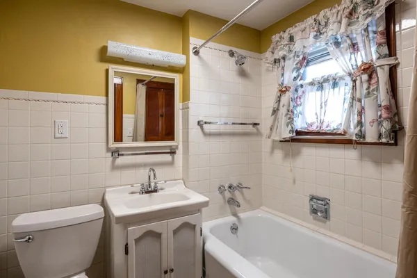 $319,900 | 137 West Foster Street, Appleton, WI 54915