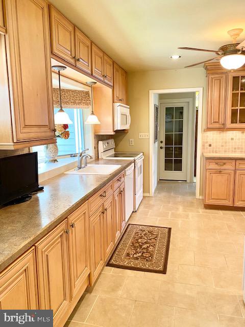 45 Seckelpear Road Levittown, PA 19056 - Photo 11 of 59 Kitchen