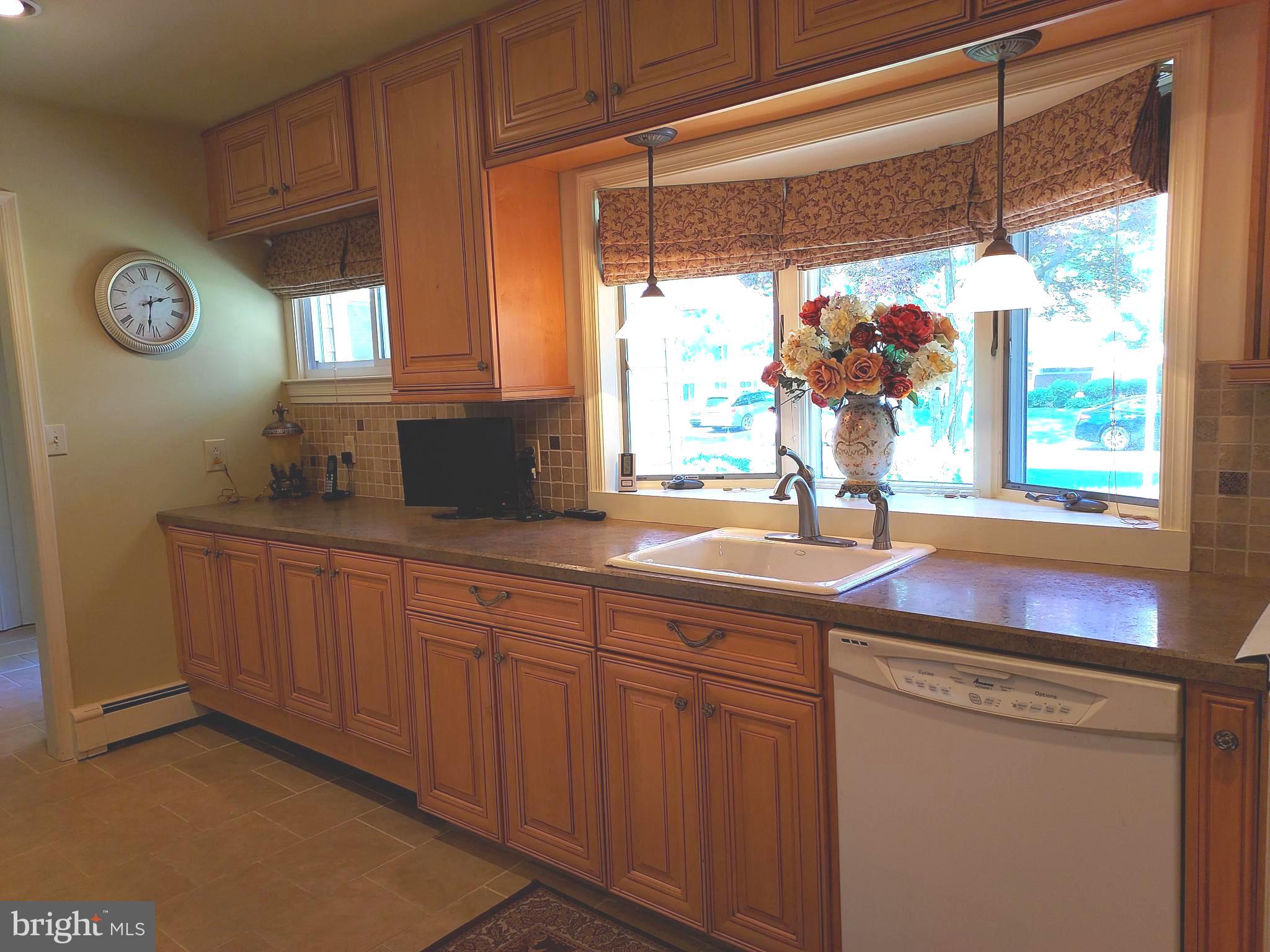 45 Seckelpear Road Levittown, PA 19056 - Photo 16 of 59 Kitchen