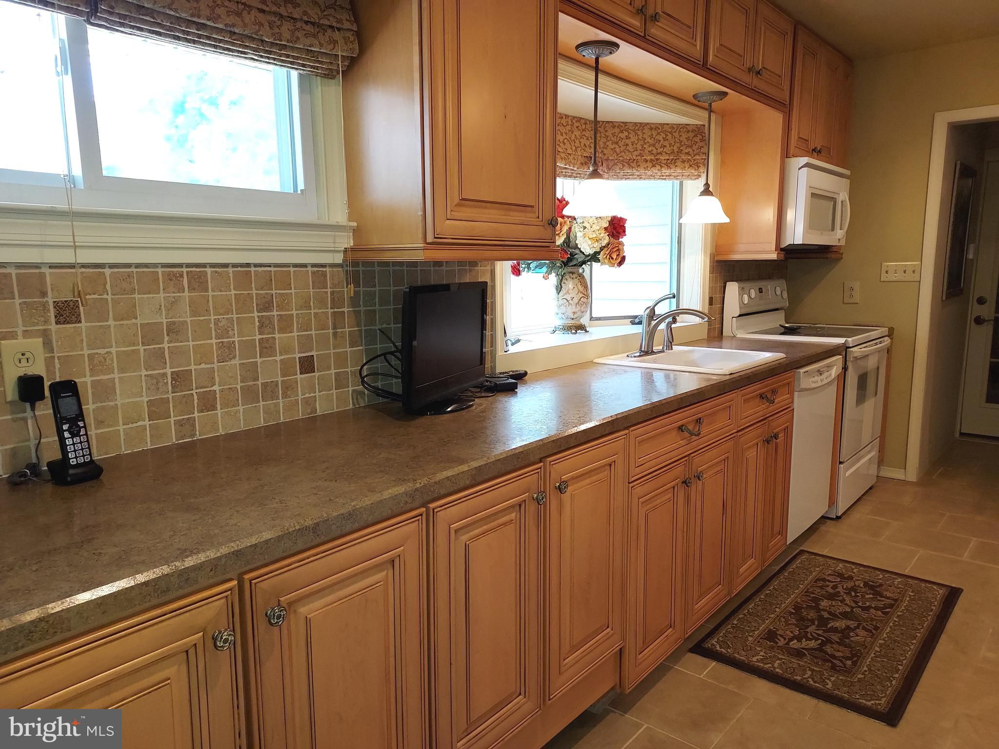 45 Seckelpear Road Levittown, PA 19056 - Photo 10 of 59 Kitchen