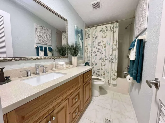 $320,000 | 5705 Northeast 3rd Lane, Okeechobee, FL 34974