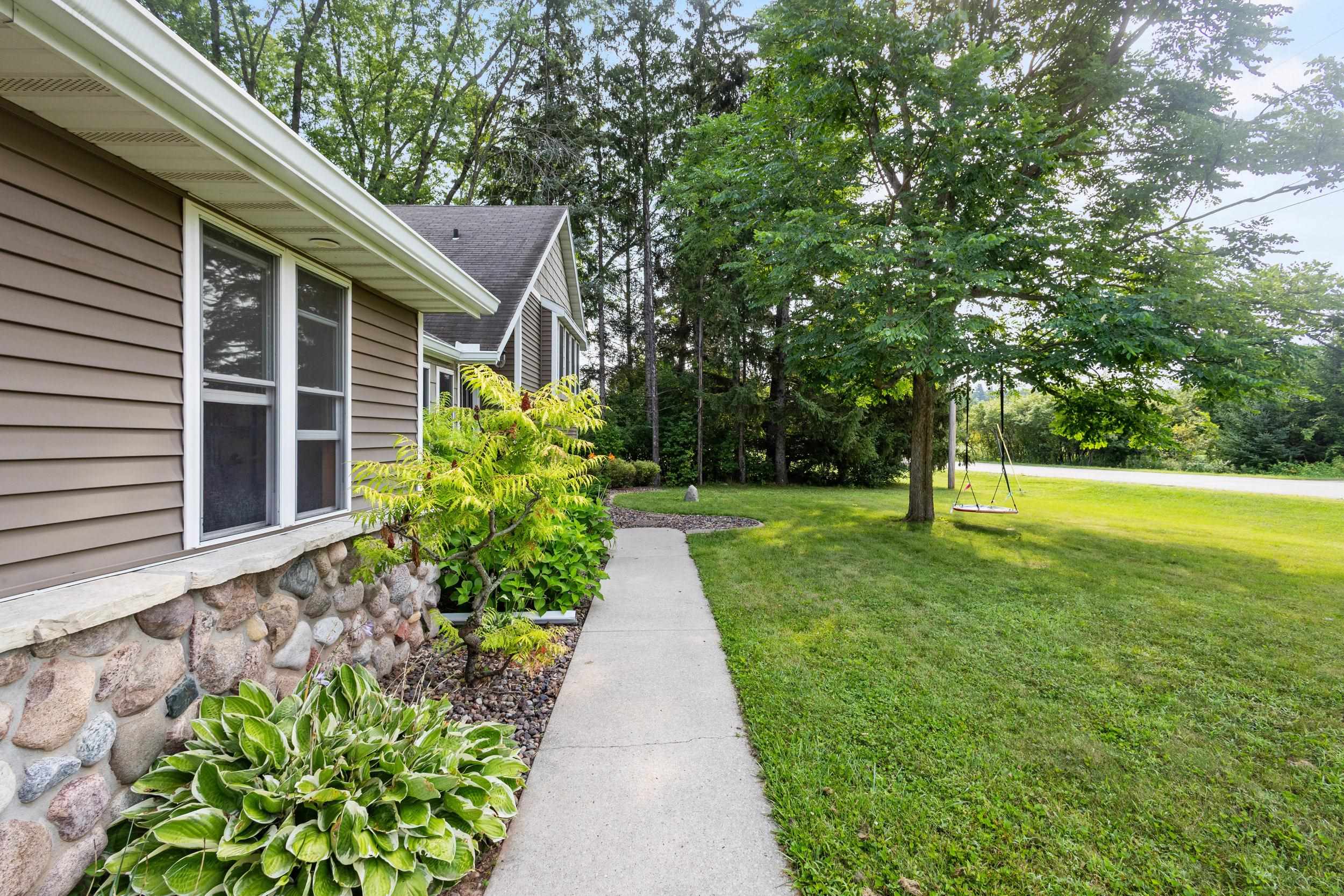 1218 Plateau Heights Road Green Bay, WI 54313 - Photo 4 of 64 Gallery Image 4