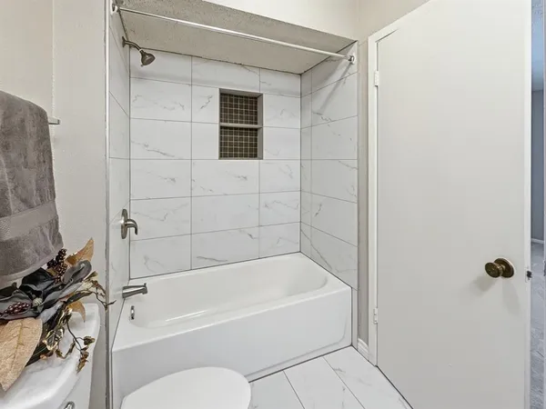 $270,000 | 214 Samuel Boulevard, Unit 1H, Coppell, TX 75019