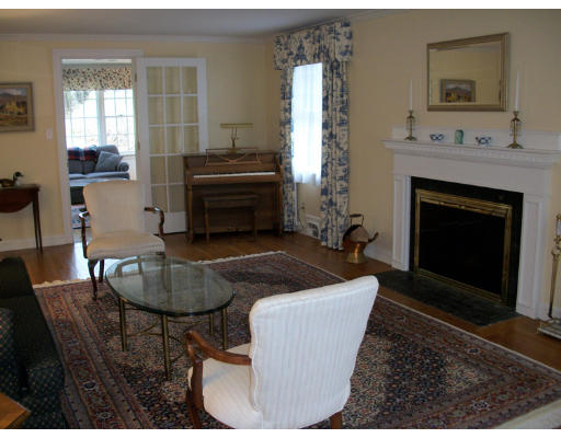 158 Hampshire Road Wellesley, MA 02481 - Photo 3 of 14 Gallery Image 3