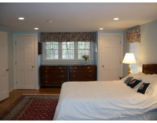 158 Hampshire Road Wellesley, MA 02481 - Photo 7 of 14 Gallery Image 7