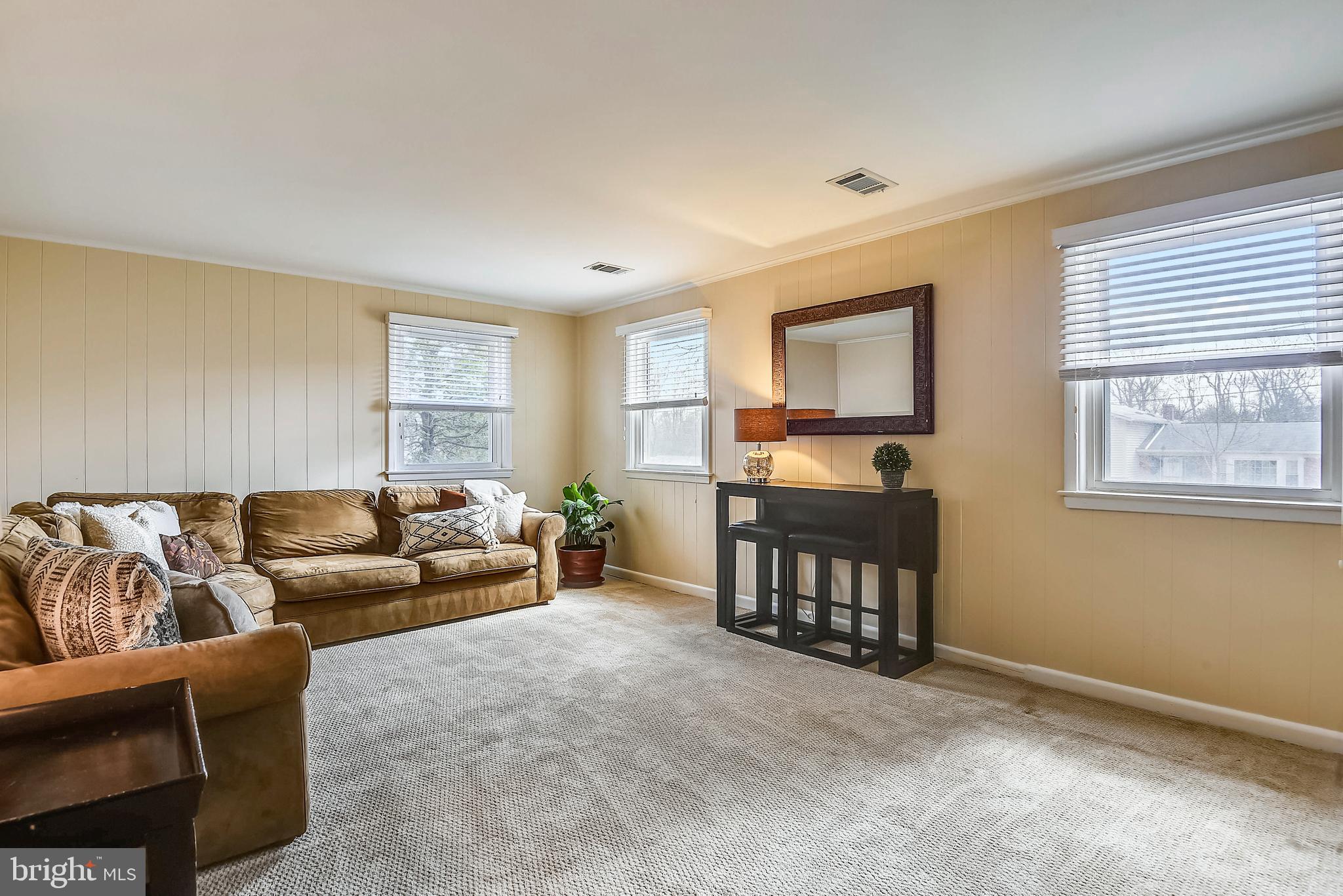 306 South Waterford Road Silver Spring, MD 20901 - Photo 5 of 36