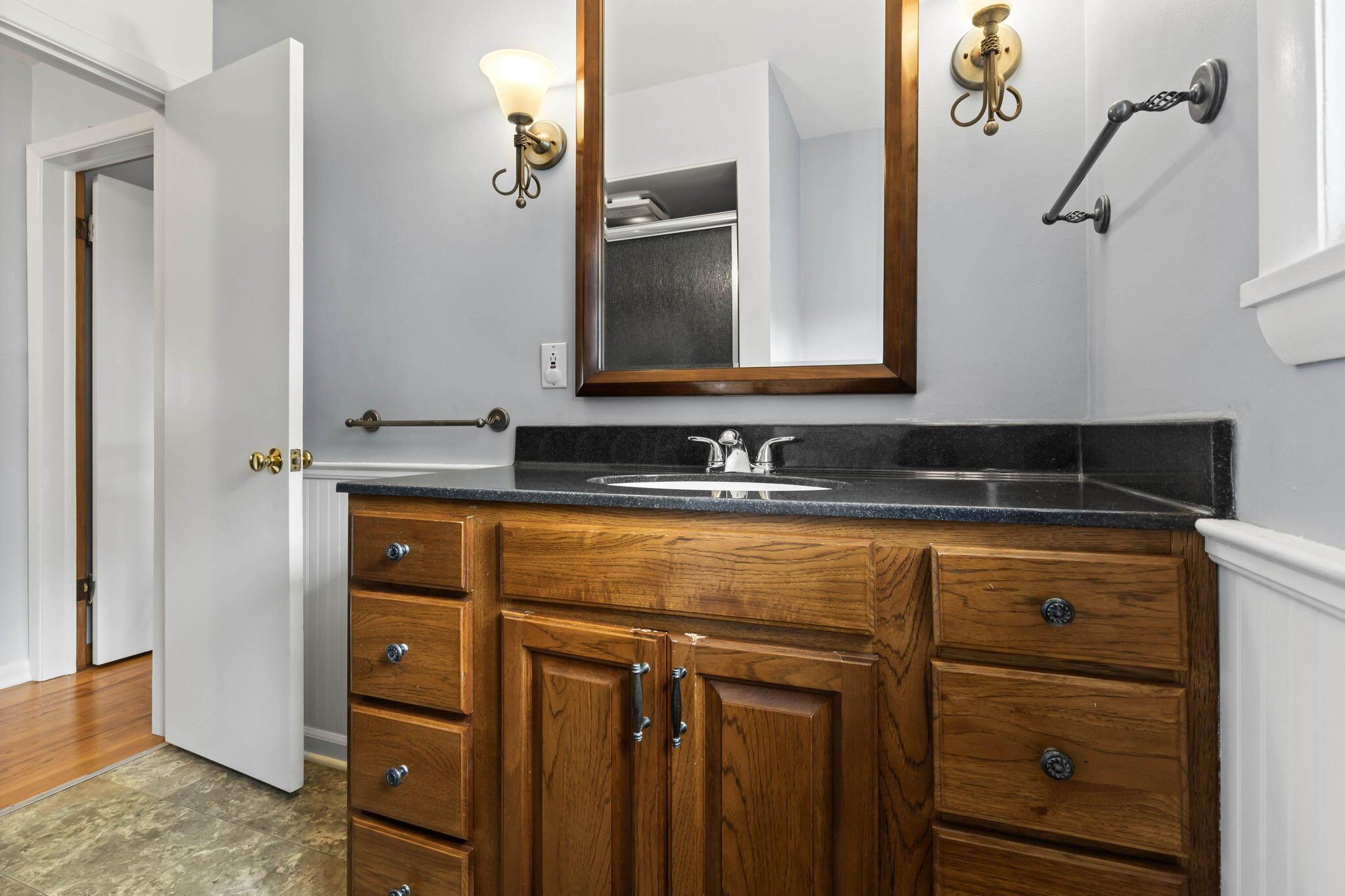 2796 Brandon Road Columbus, OH 43221 - Photo 17 of 44 Full Bathroom