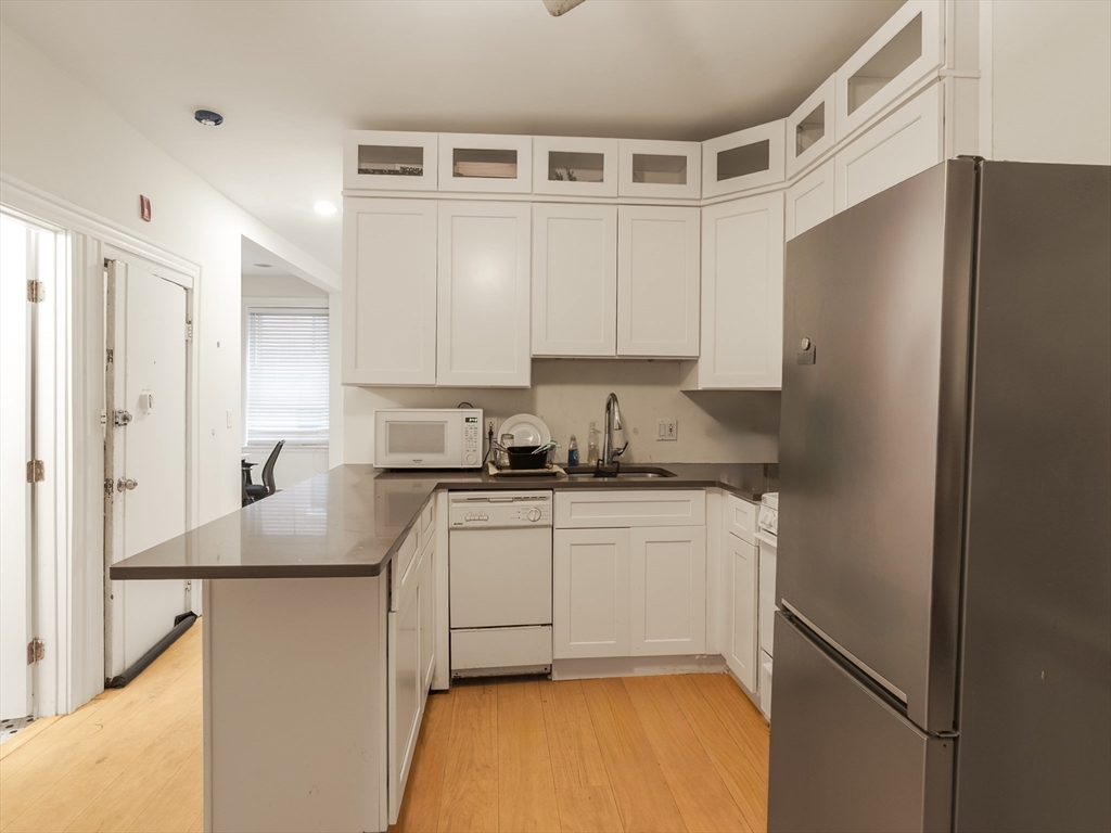 22 Irving Street, Unit 2 Boston, MA 02114 - Photo 2 of 10