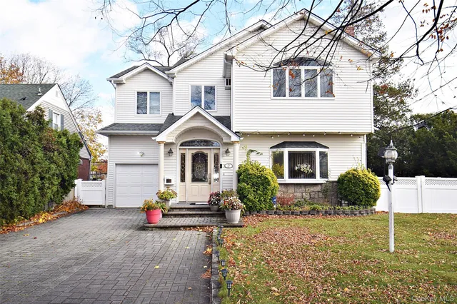 $1,299,000 | 2 Aster Drive, New Hyde Park, NY 11040