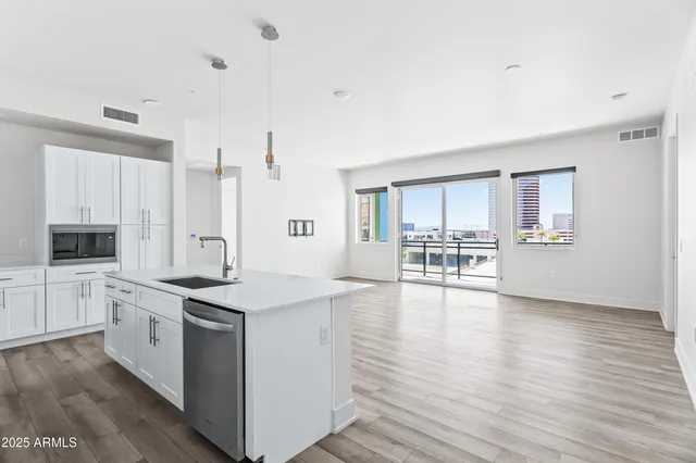 $649,000 | 3131 North Central Avenue, Unit 6015, Phoenix, AZ 85012
