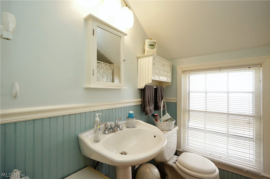 2373 Queenston Road Cleveland, OH 44118 - Photo 19 of 33 Gallery Image 19