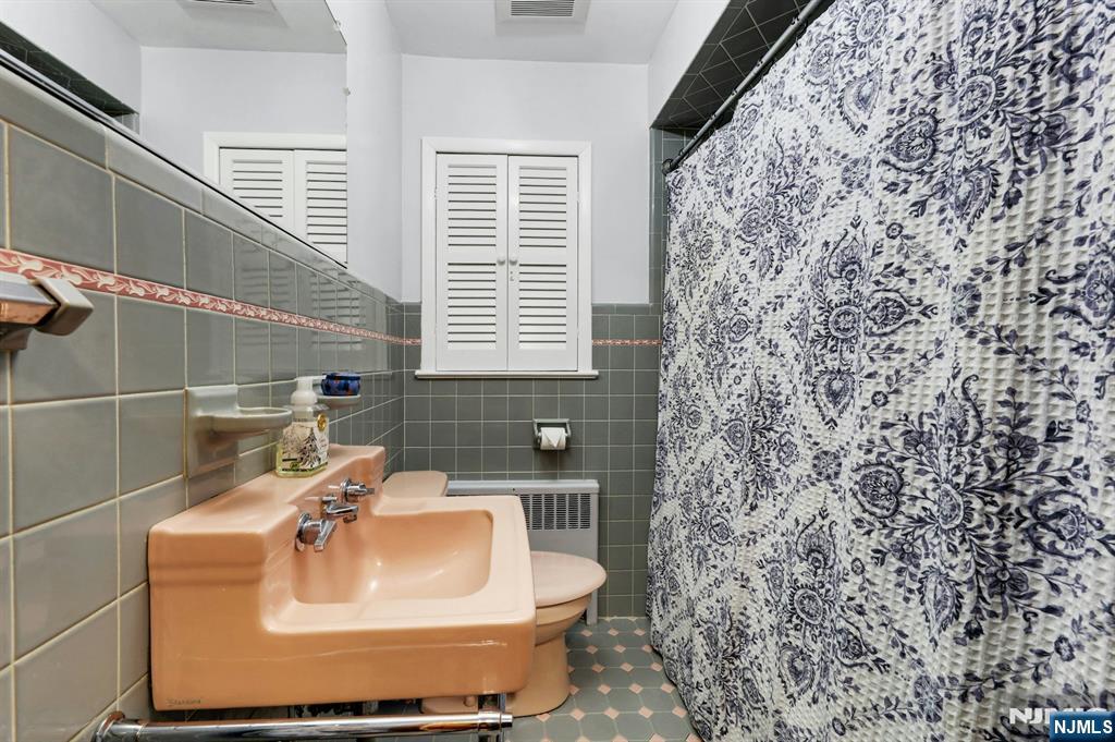 123 Chapel Road Mahwah, NJ 07430 - Photo 14 of 17
