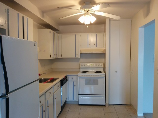 918 Ridge Square, Unit 108 Elk Grove Village, IL 60007 - Photo 3 of 6