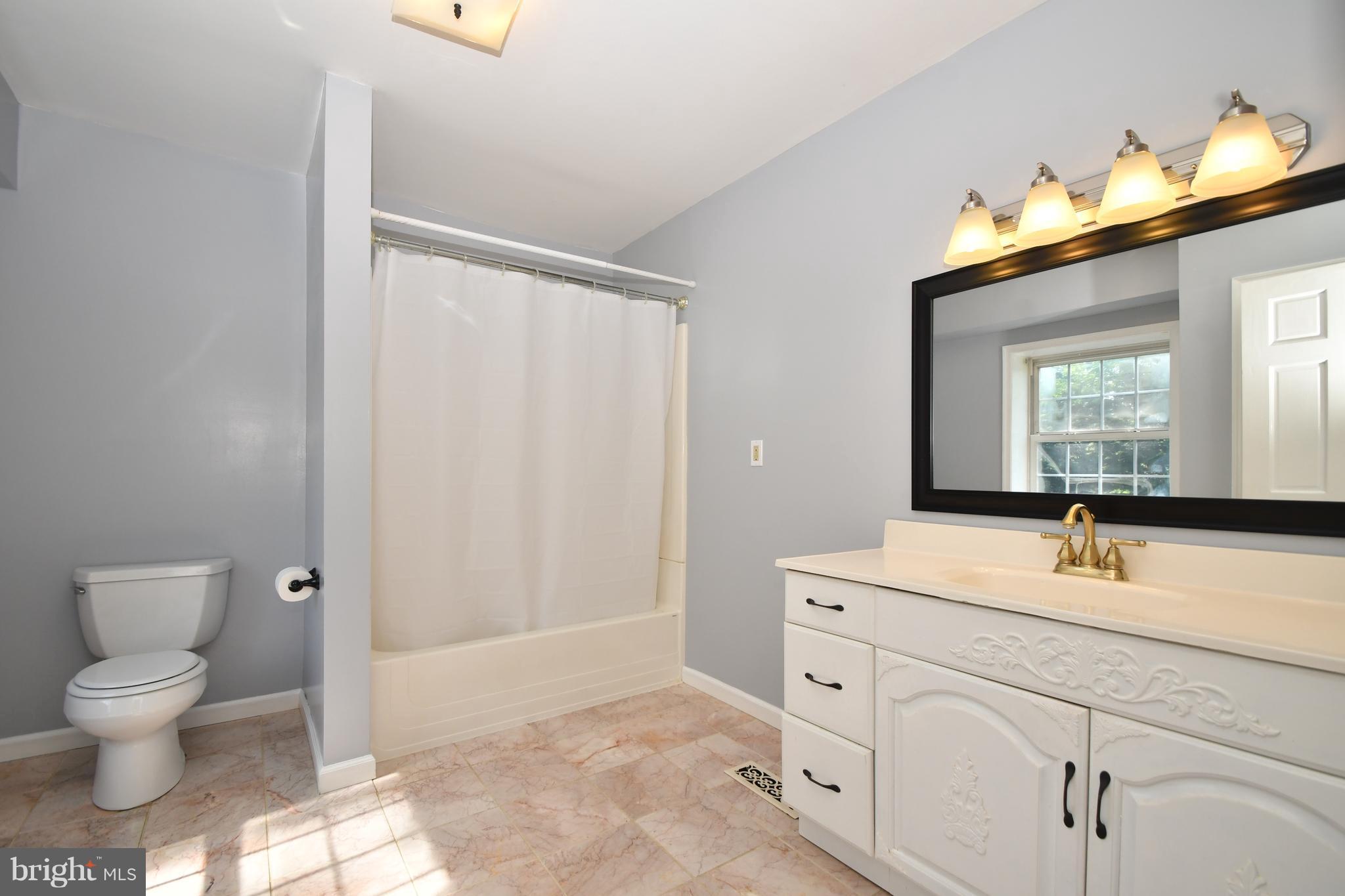 1425 Old Philadelphia Road Aberdeen, MD 21001 - Photo 17 of 30 Large Bath on 1st Floor