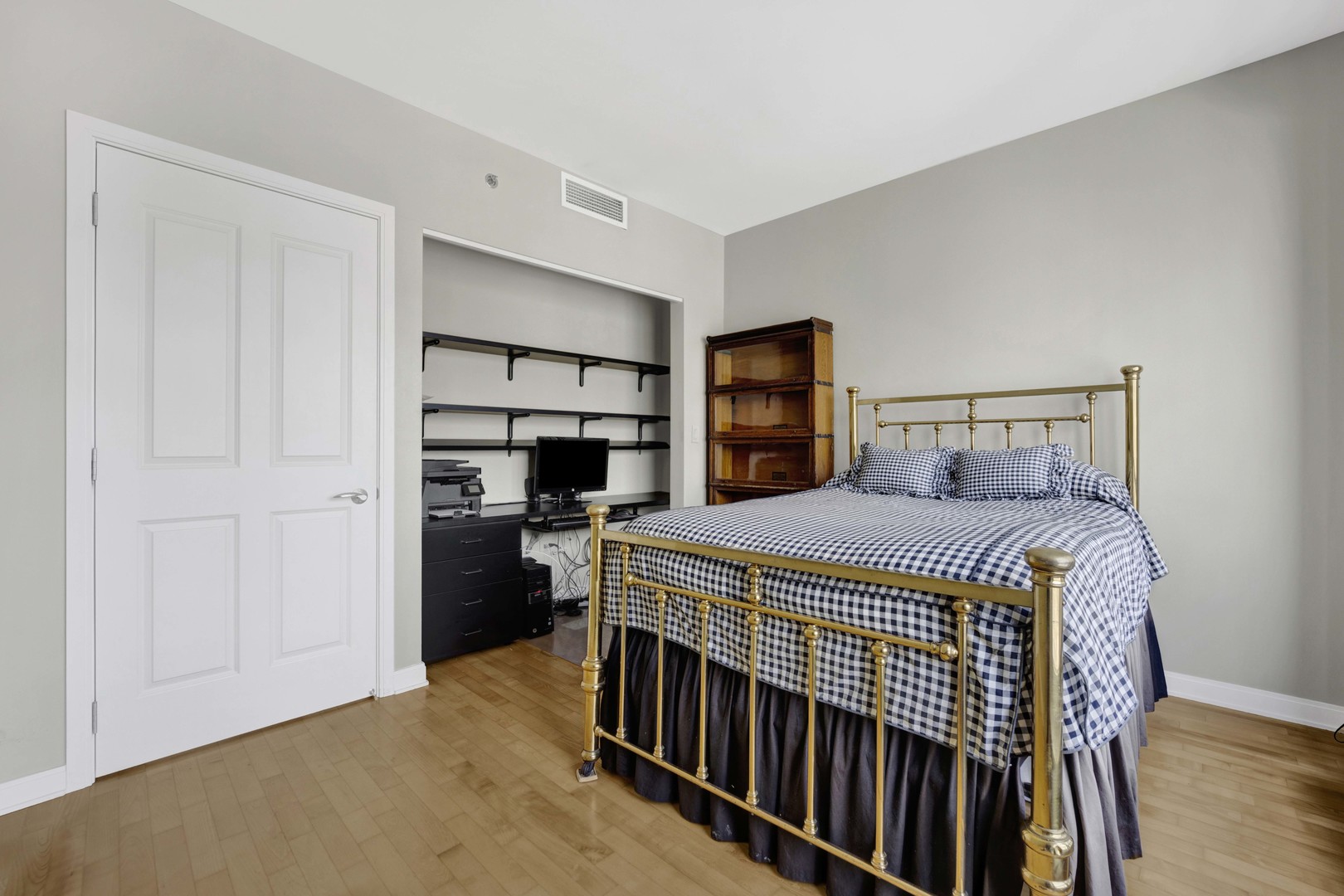 130 North Garland Court, Unit 3001 Chicago, IL 60602 - Photo 34 of 63 a bedroom with a bed and a cabinets