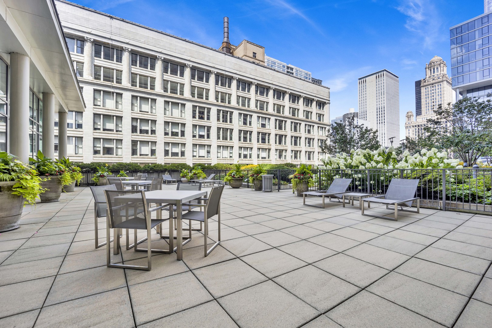 130 North Garland Court, Unit 3001 Chicago, IL 60602 - Photo 47 of 63 a view of a chairs and table in a patio