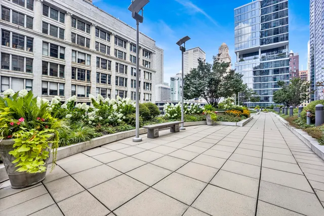 $990,000 | 130 North Garland Court, Unit 3001, Chicago, IL 60602