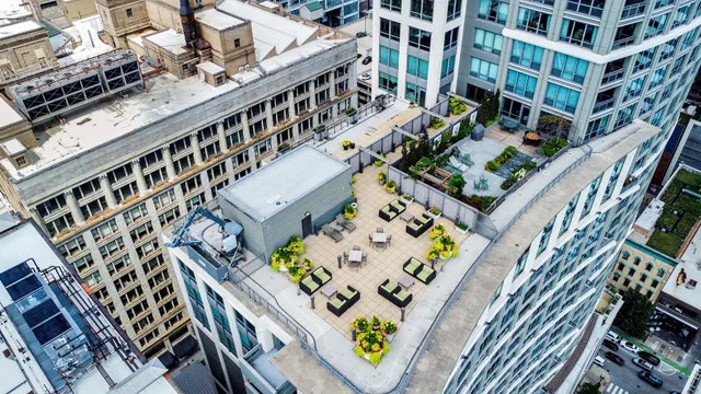 $990,000 | 130 North Garland Court, Unit 3001, Chicago, IL 60602