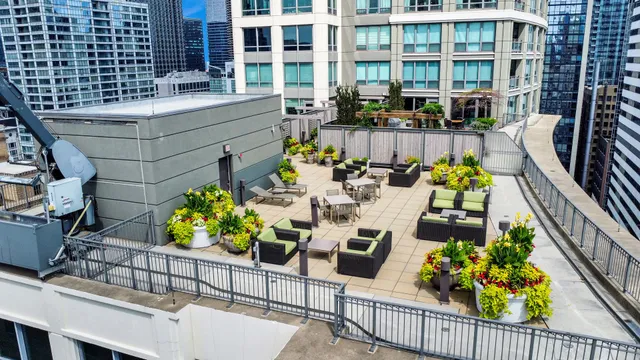 $990,000 | 130 North Garland Court, Unit 3001, Chicago, IL 60602