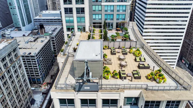$990,000 | 130 North Garland Court, Unit 3001, Chicago, IL 60602