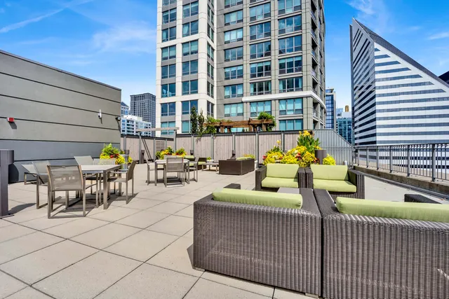 $990,000 | 130 North Garland Court, Unit 3001, Chicago, IL 60602