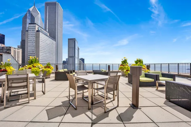 $990,000 | 130 North Garland Court, Unit 3001, Chicago, IL 60602