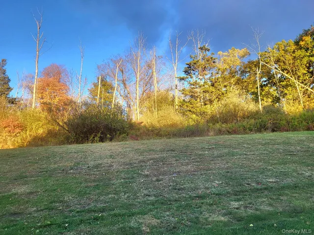 $475,000 | 1404 Hawthorn Way, New Windsor, NY 12553