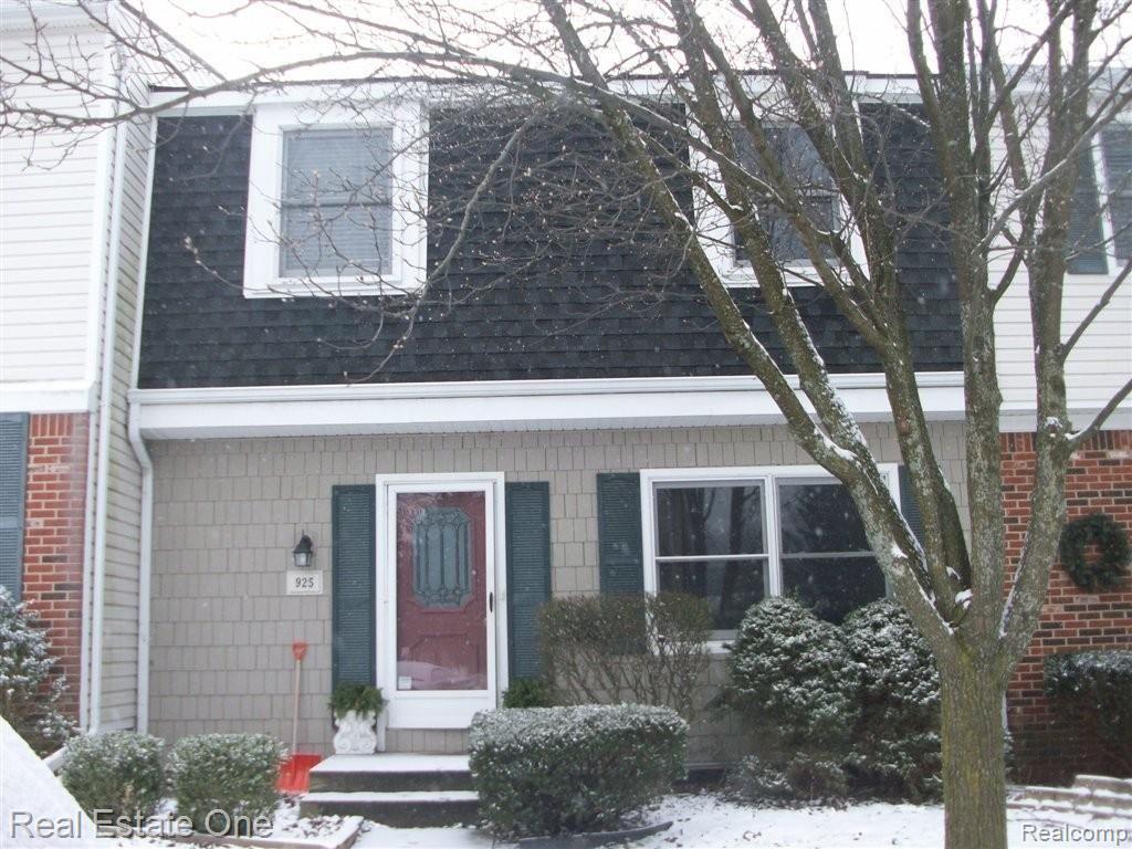925 Medford Court, Unit 208 Rochester, MI 48307 - Photo 1 of 16 private entrance