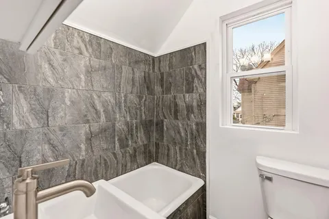 $270,000 | 558 Osceola Avenue South, St. Paul, MN 55102