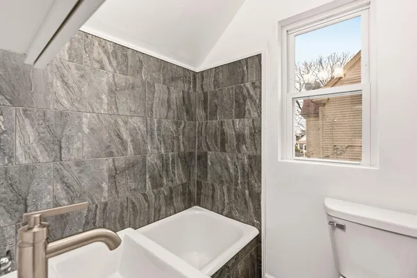 $270,000 | 558 Osceola Avenue South, St. Paul, MN 55102