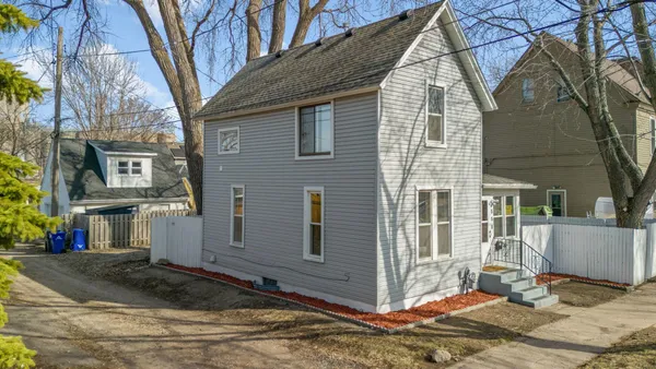 $270,000 | 558 Osceola Avenue South, St. Paul, MN 55102