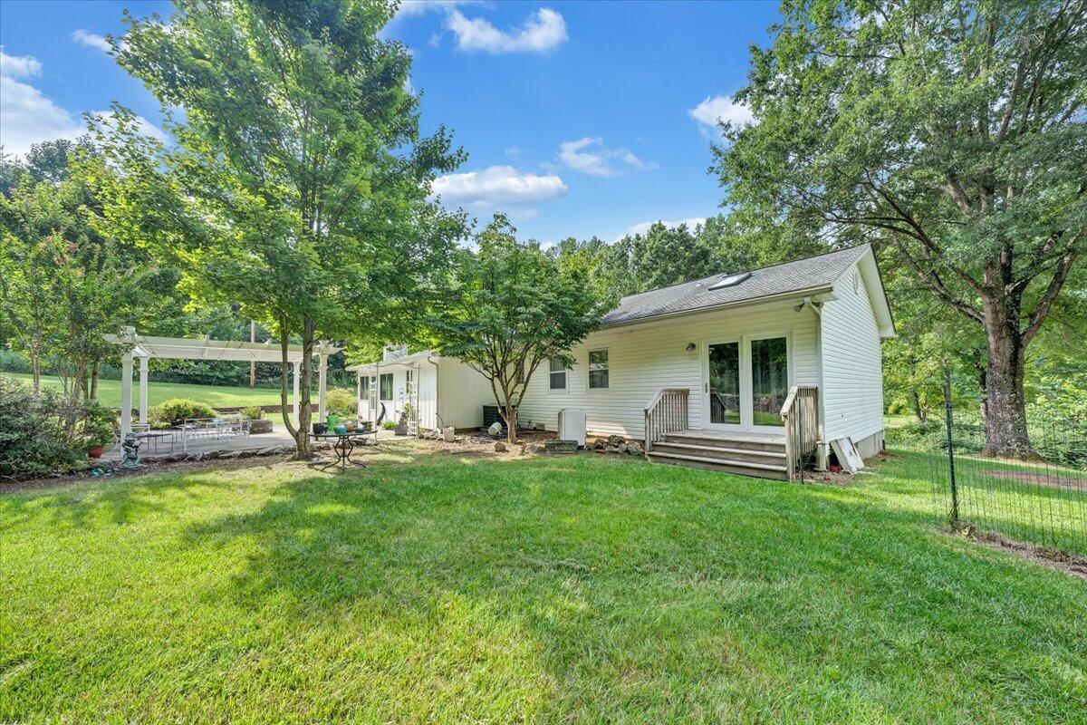 6938 Shaver Road Roanoke, VA 24018 - Photo 3 of 44 03-MIB00443