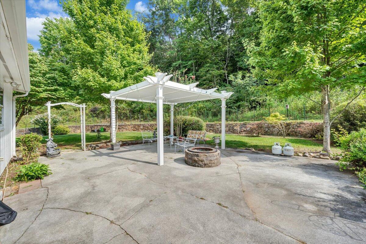 6938 Shaver Road Roanoke, VA 24018 - Photo 4 of 44 04-MIB00446