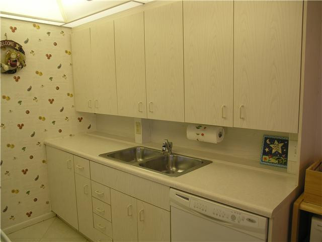 2077 Exeter, Unit 2077 Boca Raton, FL 33434 - Photo 5 of 15 Kitchen