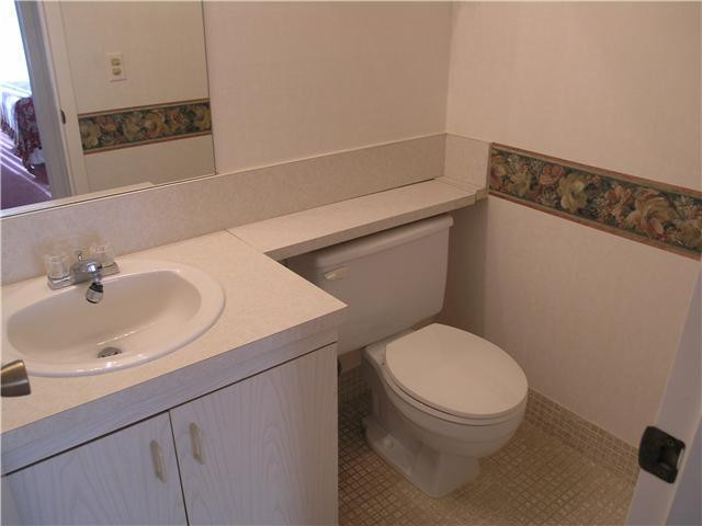 2077 Exeter, Unit 2077 Boca Raton, FL 33434 - Photo 10 of 15 Bathroom