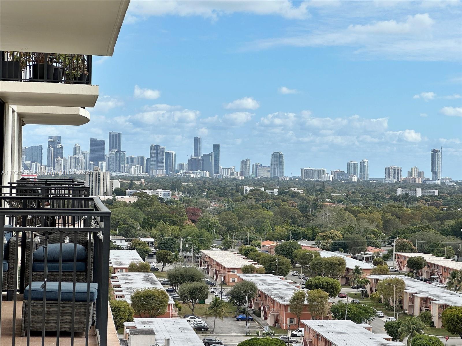 888 Douglas Road, Unit 1210 Coral Gables, FL 33134 - Photo 22 of 24 Downtown Skyline View