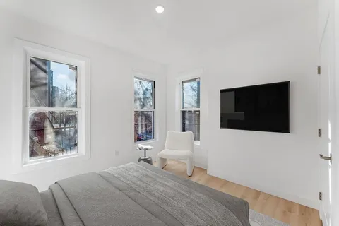 $3,138 | 306 Varick Street, Unit 3, Jersey City, NJ 07302