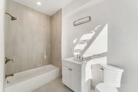 $3,138 | 306 Varick Street, Unit 3, Jersey City, NJ 07302