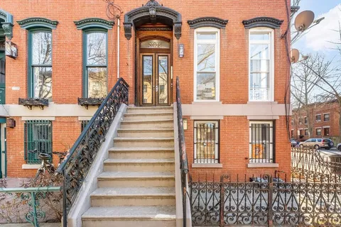 $3,138 | 306 Varick Street, Unit 3, Jersey City, NJ 07302