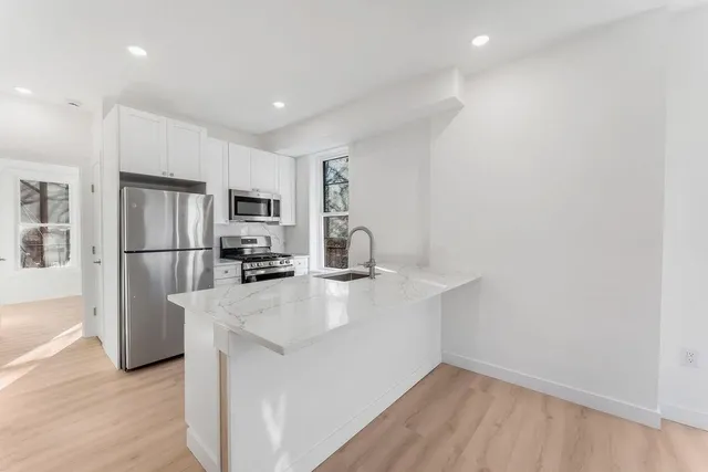 $3,400 | 306 Varick Street, Unit 3, Jersey City, NJ 07302