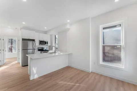 $3,138 | 306 Varick Street, Unit 3, Jersey City, NJ 07302