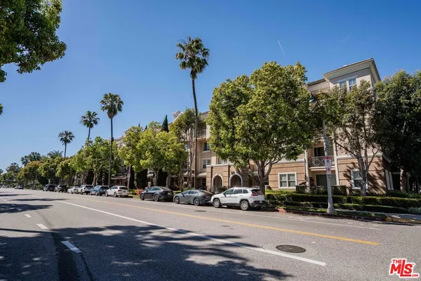 $995,000 | 13075 Pacific Promenade, Unit 100, Playa Vista, CA 90094