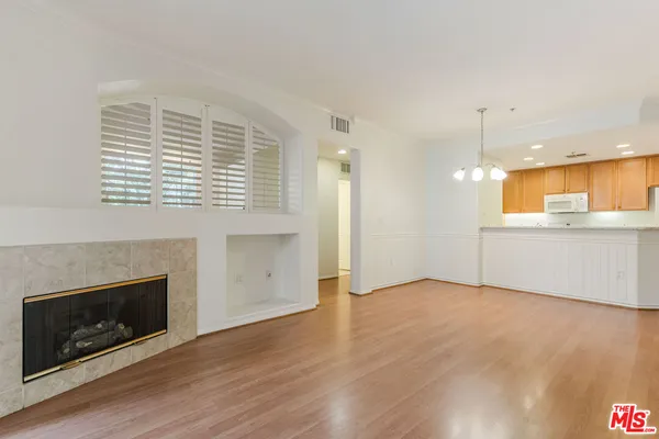 $995,000 | 13075 Pacific Promenade, Unit 100, Playa Vista, CA 90094