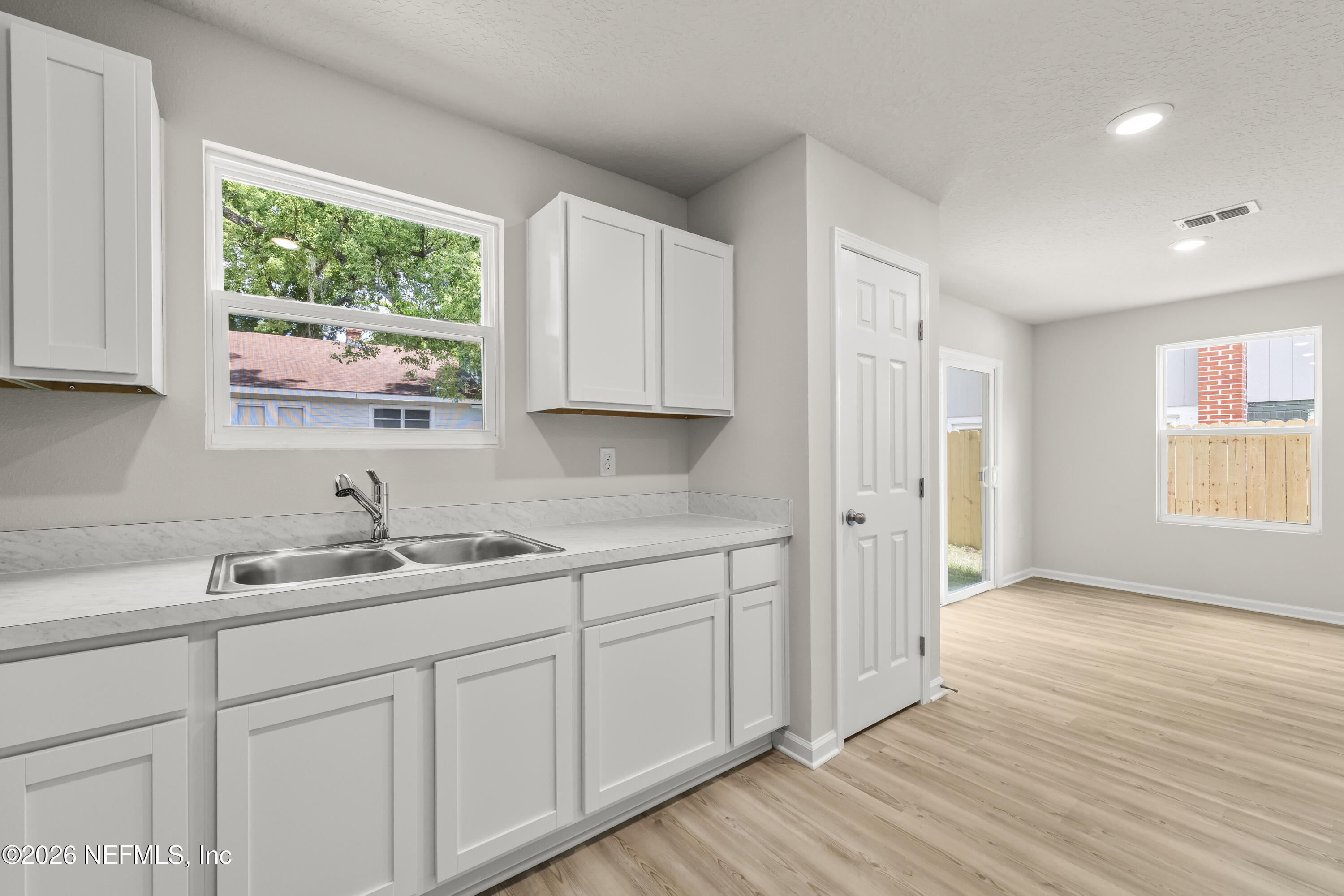 4296 Gilbert Street Jacksonville, FL 32207 - Photo 15 of 30 Kitchen