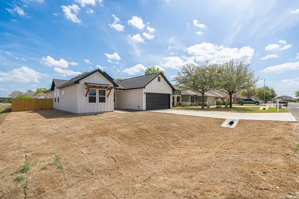 $429,000 | 15622 Fox Lane, Selma, TX 78154