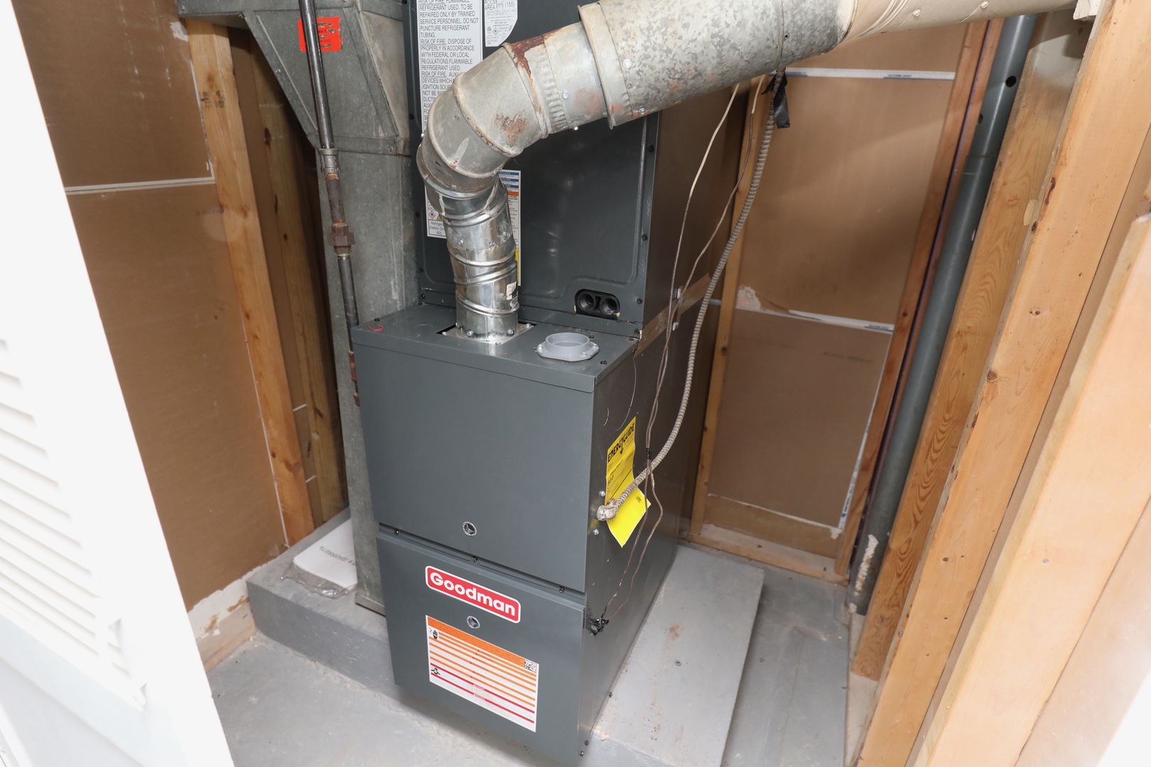 507 Grant Avenue Joliet, IL 60433 - Photo 15 of 16 a close view of water heater room