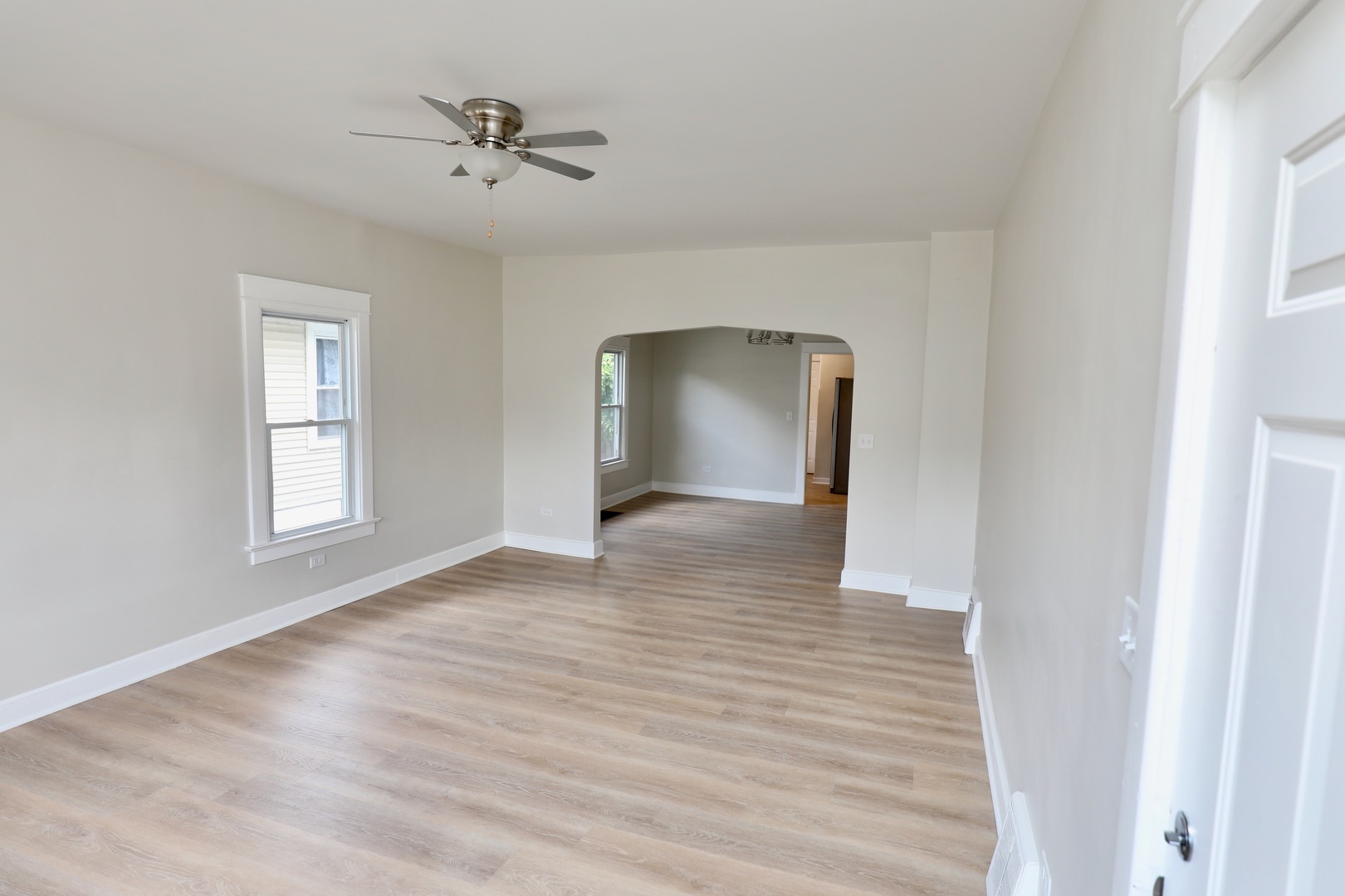 507 Grant Avenue Joliet, IL 60433 - Photo 6 of 16 a view of an empty room with a window