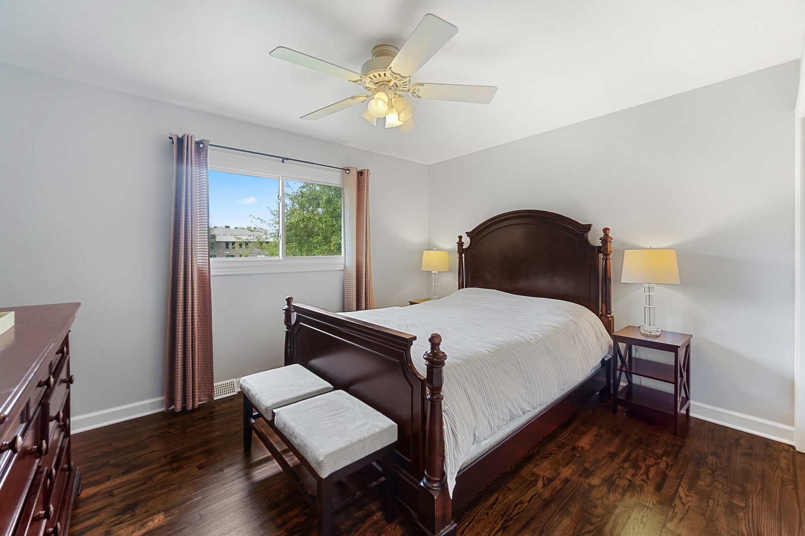 1S550 Nimitz Road Oakbrook Terrace, IL 60181 - Photo 14 of 23 a bedroom with a bed lamp closet and window