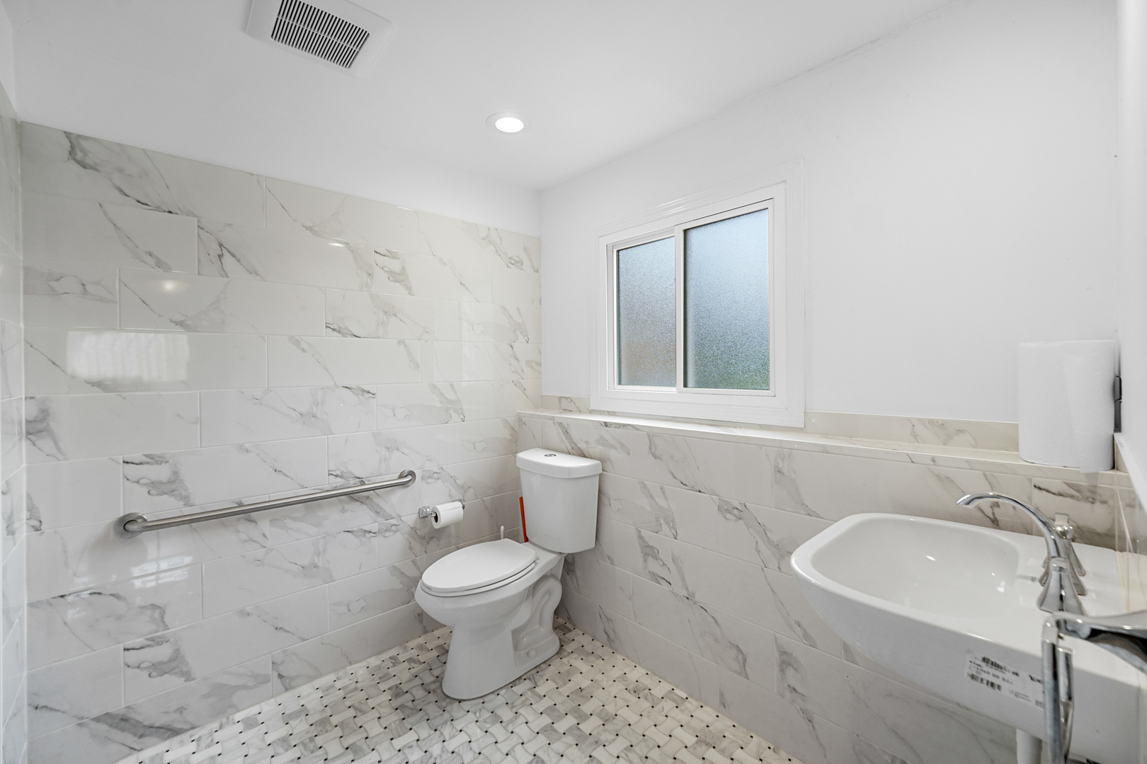 1S550 Nimitz Road Oakbrook Terrace, IL 60181 - Photo 8 of 23 a bathroom with a sink toilet and shower