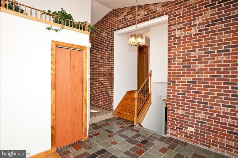 7624 WB&A Road Severn, MD 21144 - Photo 15 of 30 Entrance / Foyer